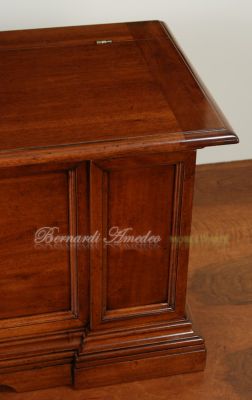 Classic chest chest handcrafted in solid walnut wood, length 160 cm